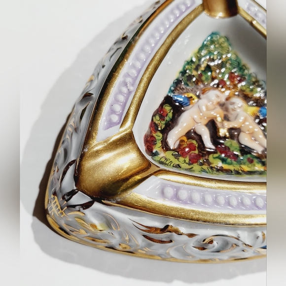 Vintage midcentury Capodimonte Italy cherub ashtray Italian porcelain ashtray - Picture 4 of 13